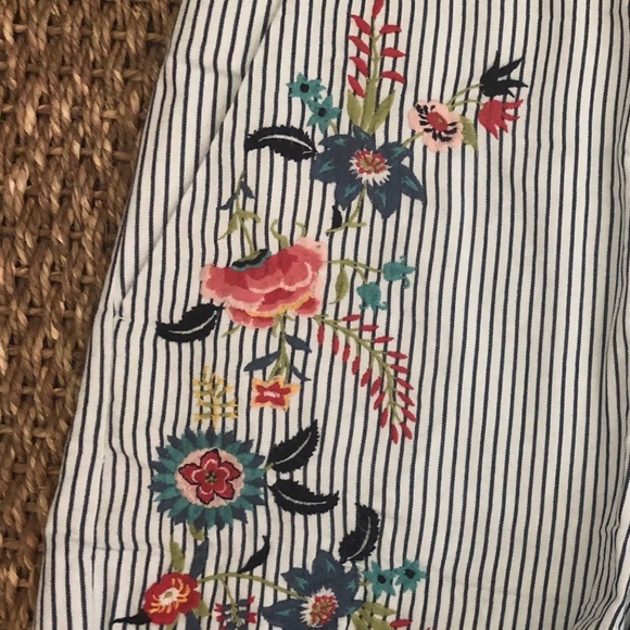 EEUC Worn Once LOFT Blue Stripped Floral Shorts 4 - Picture 2 of 3